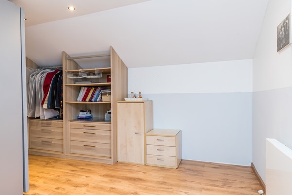 Foto - Te koop: Instapklare, monumentale woning met ruime woonkamer, tuinkamer en echte Amerikaanse veranda op een ruim perceel in Landgraaf.